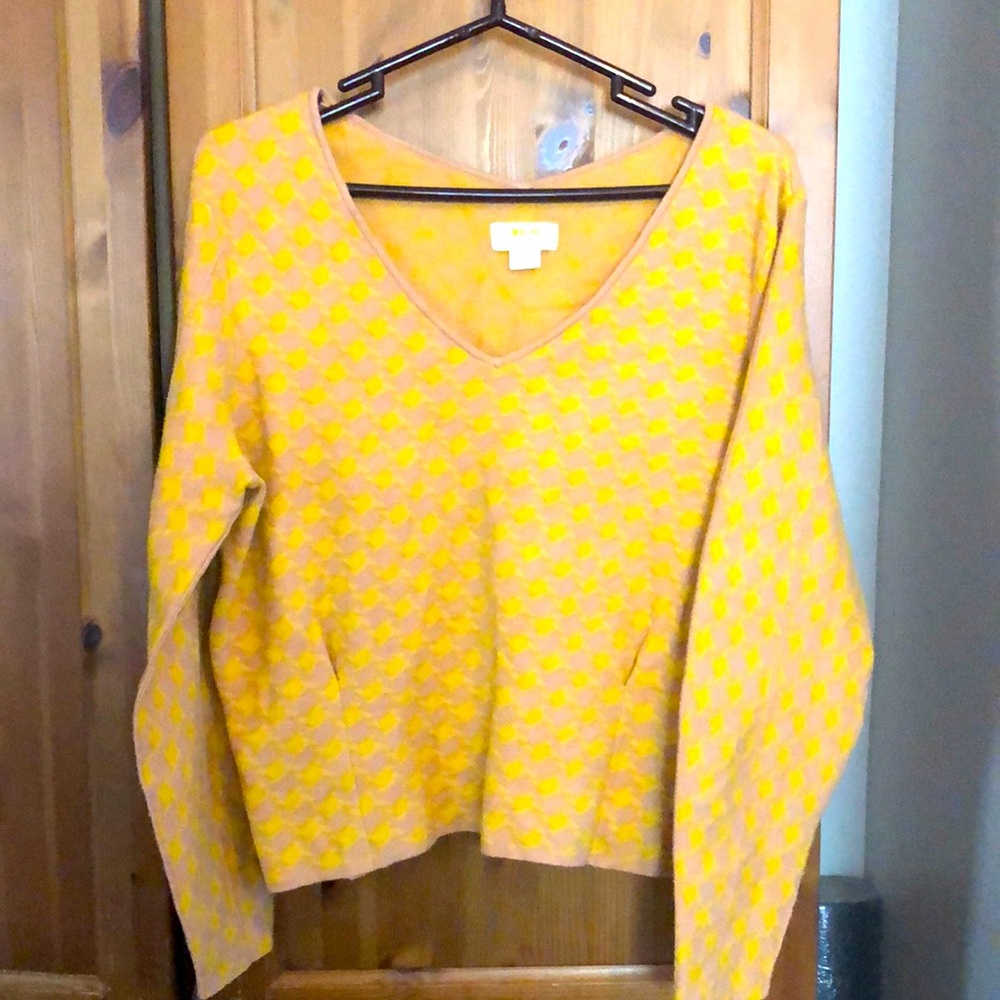 Maeve by Anthropologie light weight sweater, Vneck L. Exc cond yellow